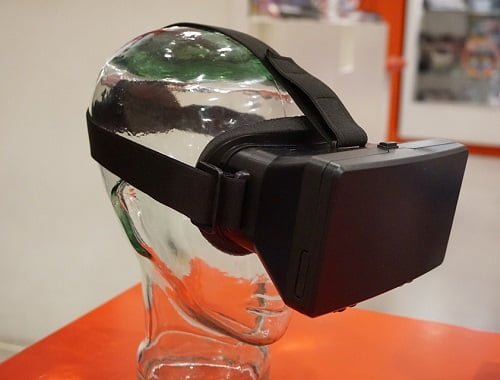 VR Headset london office space to rent