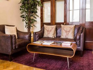 Grosvenor Gardens office in London Lounge